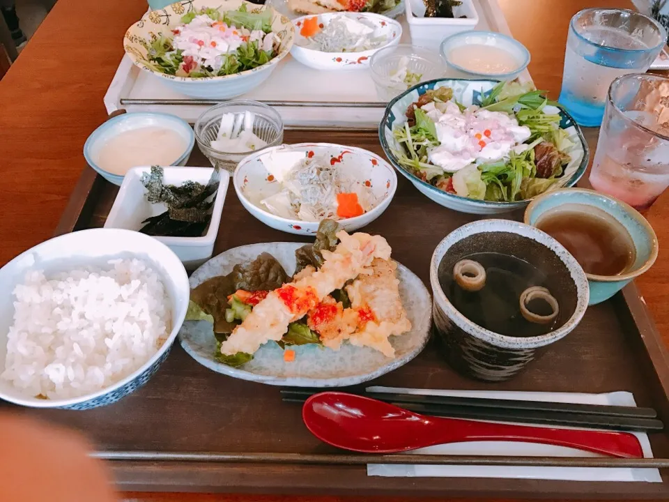 日替わり昼ごはん
海老と山芋のピリ辛天ぷら|ちゃみこさん