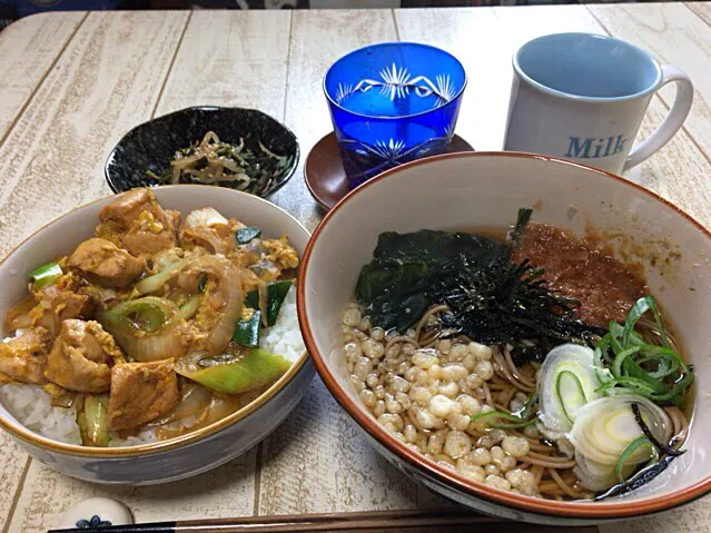 今日の男飯(＞人＜;)お昼ごはんバージョン♬
お蕎麦and親子丼andトマトの脇芽とモヤシのナムル風♬|ひーちゃんさん