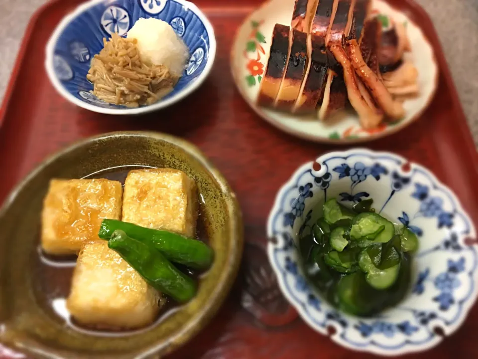 夜のおつまみ。揚げ出し豆腐、えのき煮、いか焼、わかめきゅうりもみ。|こぼるさん