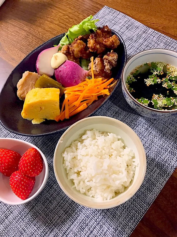 夕ご飯・唐揚げ・人参カブのサラダ・卵焼き・豚の角煮|Masaさん