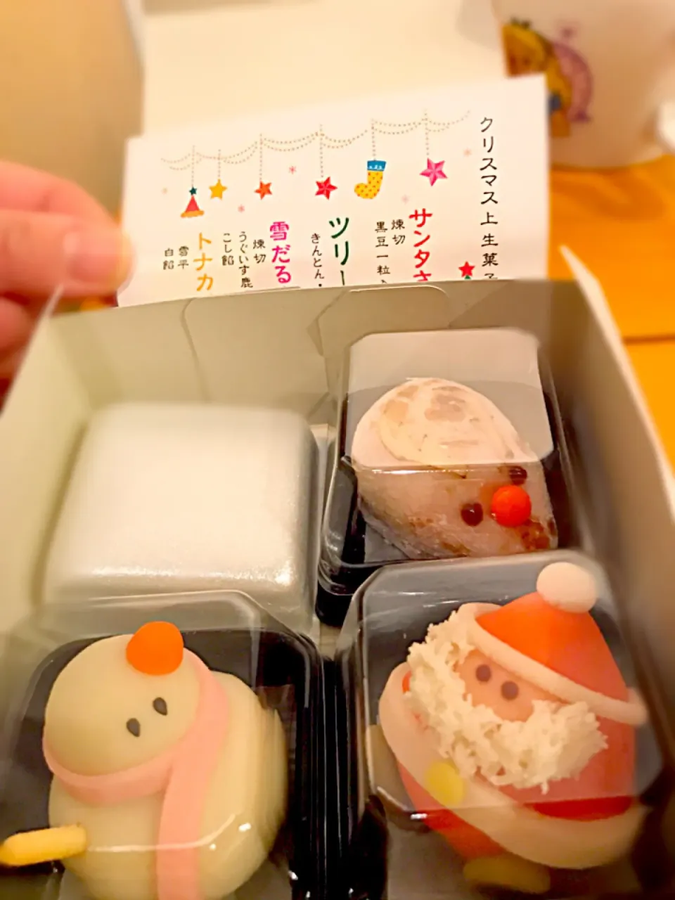 クリスマス上生菓子🎄
🎅サンタ 練切 黒豆一粒入こし餡
⛄️雪だるま  練切 鶯鹿の子豆入こし餡
     トナカイ  雪平  白餡|ch＊K*∀o(^^*)♪さん