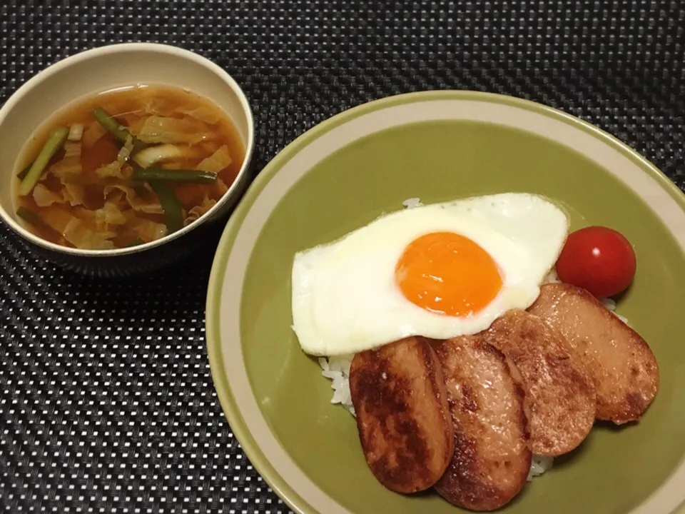 白菜とニラのお味噌汁・目玉焼き丼|美也子さん