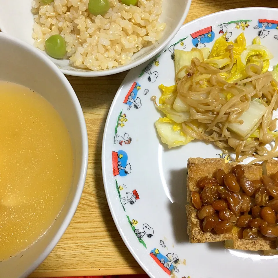 豆ご飯
えのきと白菜のバター炒め
厚揚げ納豆のせ
みそ汁|あきえさん