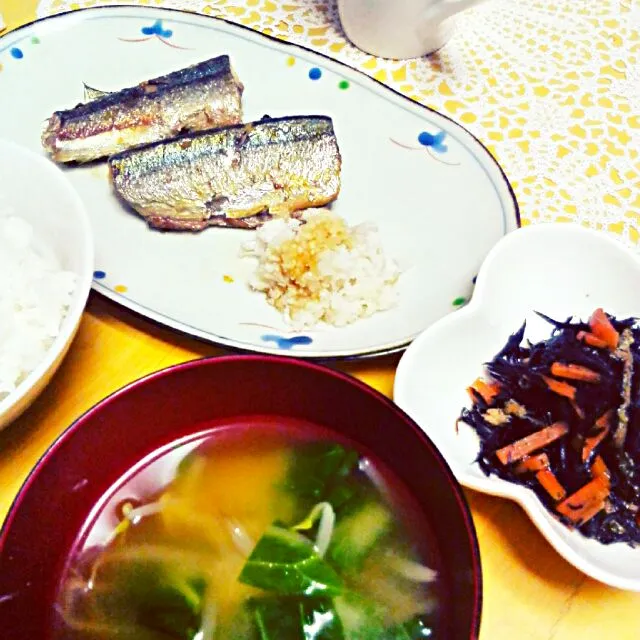 純和食☆秋刀魚とひじきとご飯味噌汁|yuika☆さん