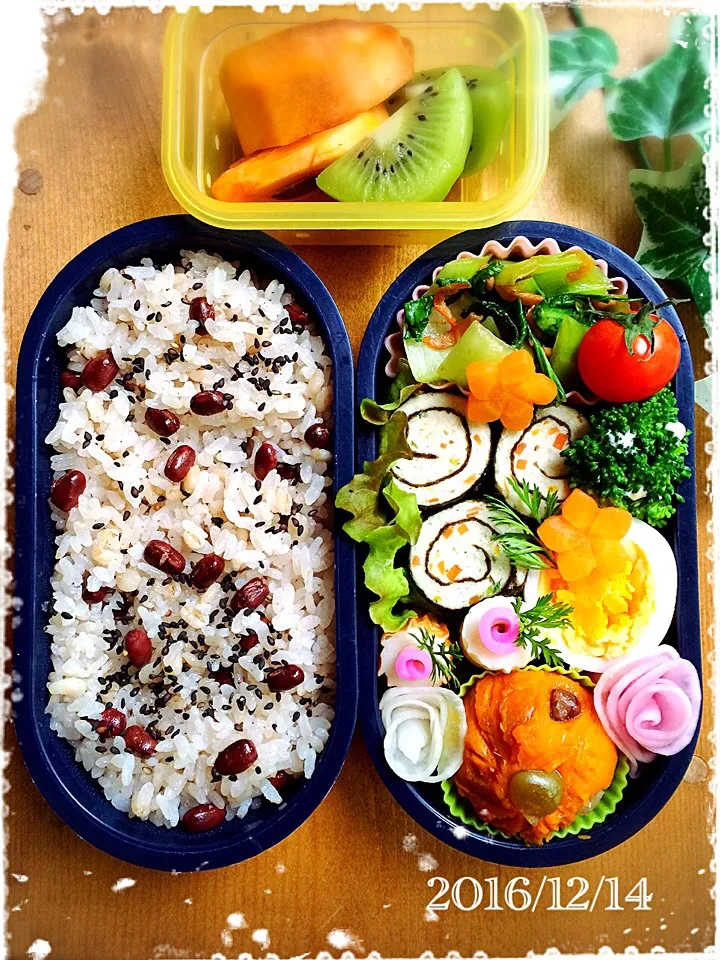 Snapdishの料理写真:千秋ちゃんの鶏ひき肉と海苔のくるくる🌀💕今日の娘弁当2016.12.14 (*^^)|ばろんさん