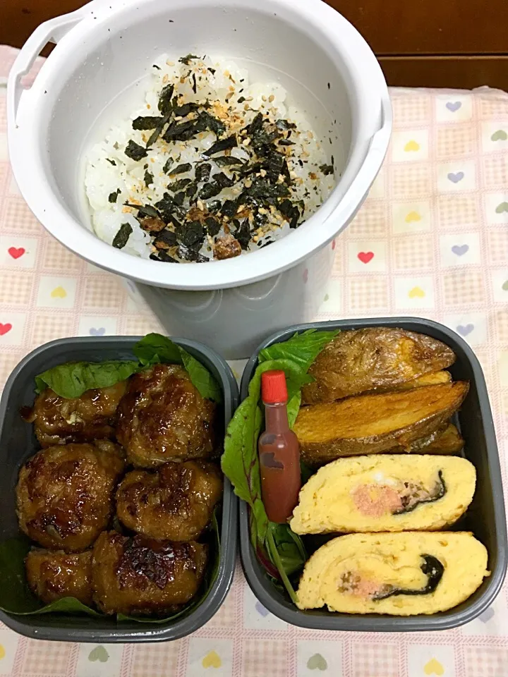 12月14日息子弁当
肉団子甘醤油 フライドポテト  明太玉子焼き|オリーブさん