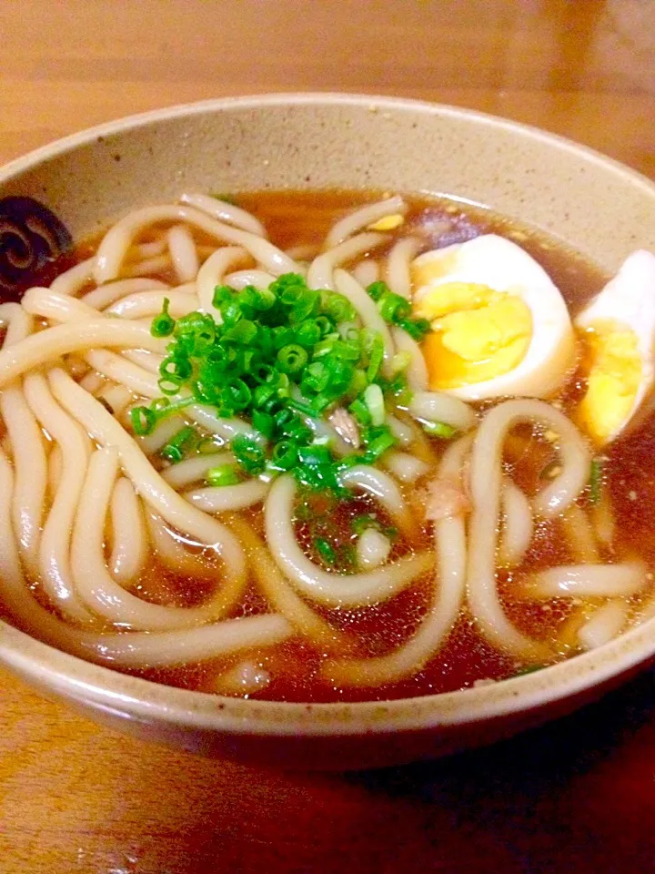 Snapdishの料理写真:手羽先の煮物の出汁でうどん🍲旨旨〜😋👍|まいりさん