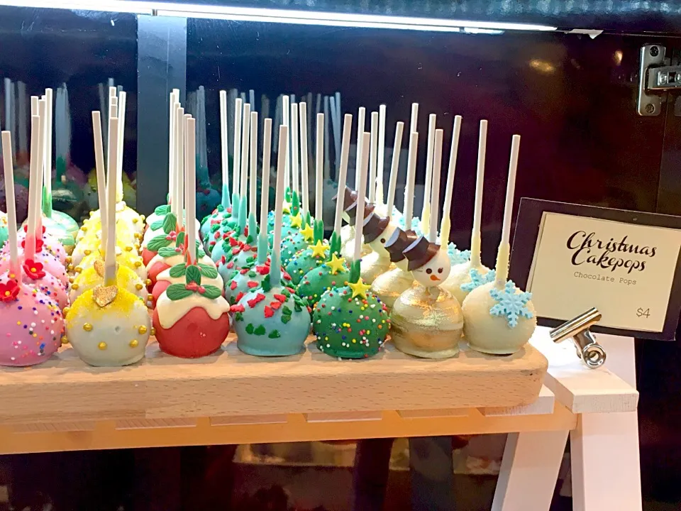 Snapdishの料理写真:Christmas Cakepops #cakepops #chrisrmas|prissyさん