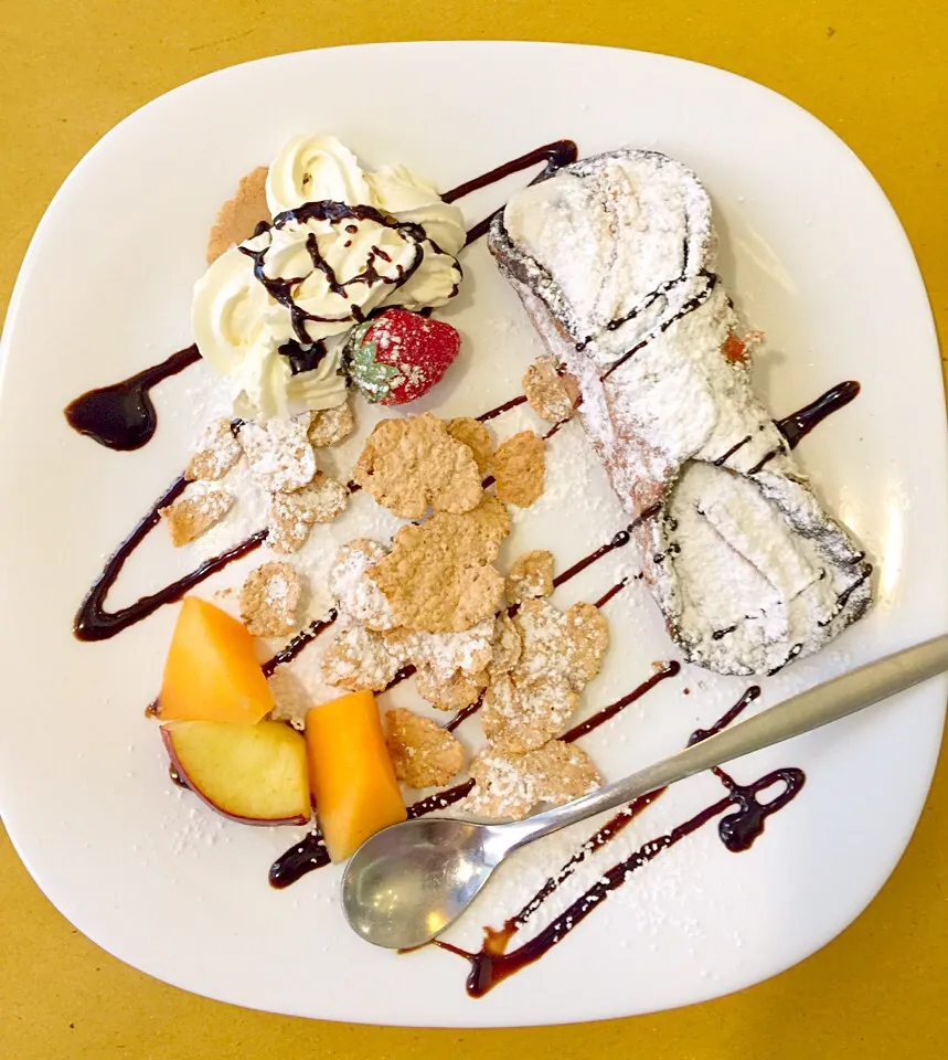 Cannoli dessert (across the street from Vatican City in Rome, Italy)|Karenさん