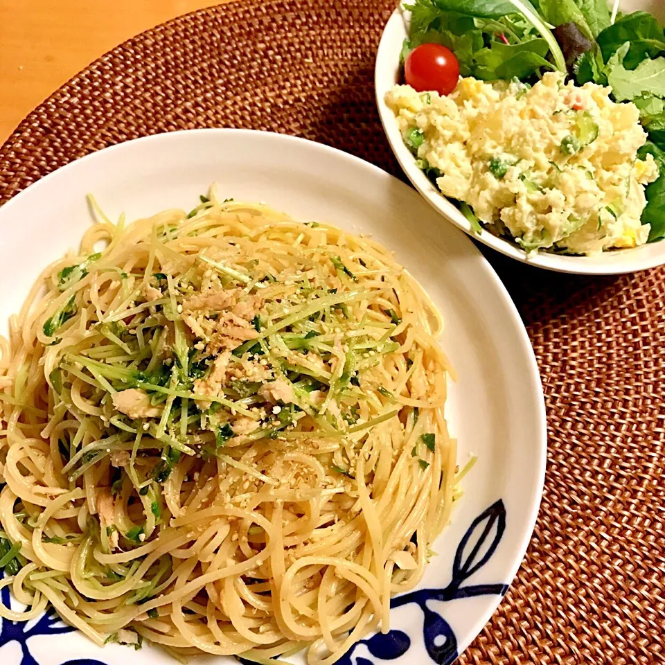 豆苗とシーチキンのパスタ&ポテトサラダ|chacoさん