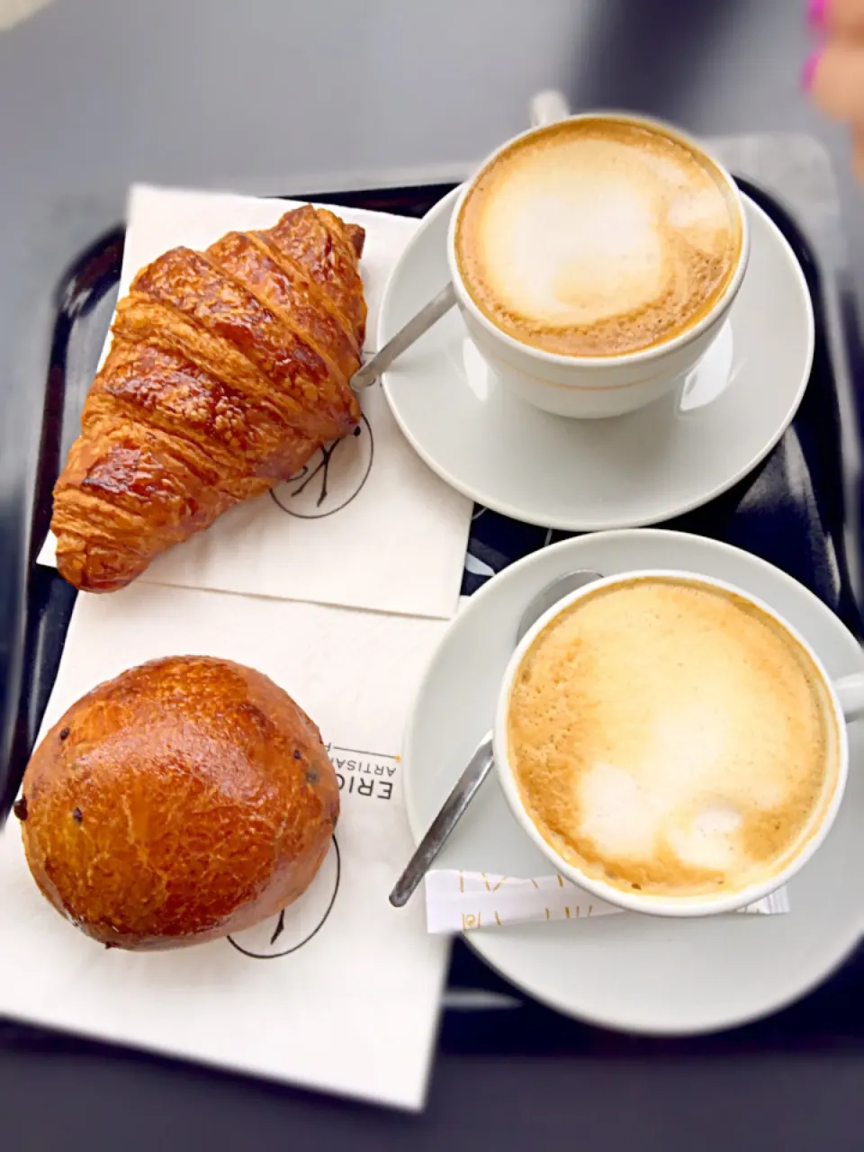 Croissant, pain au chocolate and caffe lattes (Paris, France)|Karenさん