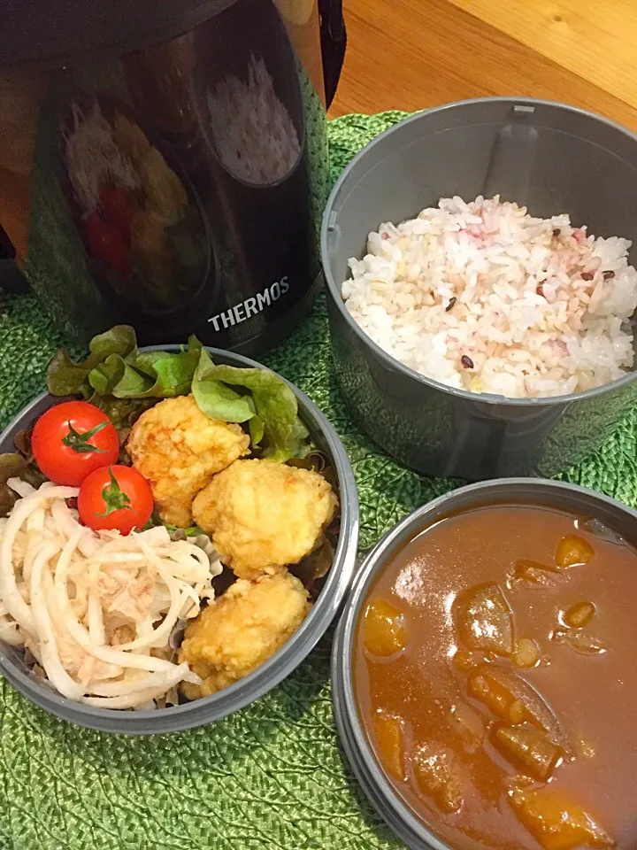 パパたろ弁当

雑穀ごはん
野菜カレー
サニーレタス
ミニトマト
唐揚げ
大根とツナのサラダ

#お弁当フォト #お弁当の記録 #お弁当 #揚げ物 #カレー#サラダ|ひななぎさん