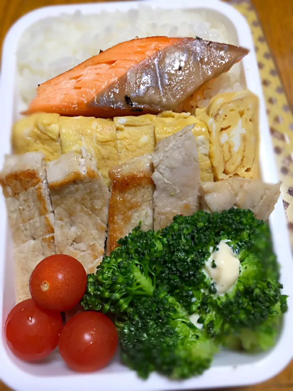 Snapdishの料理写真:12月15日弁当🍱。今日のは 次男用|かよっぺさん