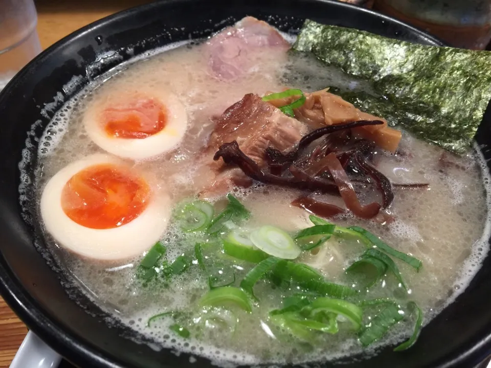 九州ラーメン學金で學金ラーメンと明太小ライス。|popzappaさん