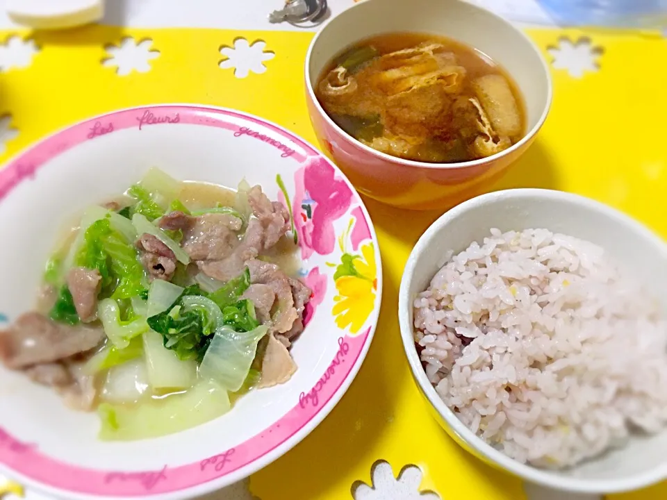 一人暮らしの適当ごはん
★白菜と豚肉のあんかけ炒め
★雑穀米
★豆腐とわかめのみそ汁|みきゃこさん