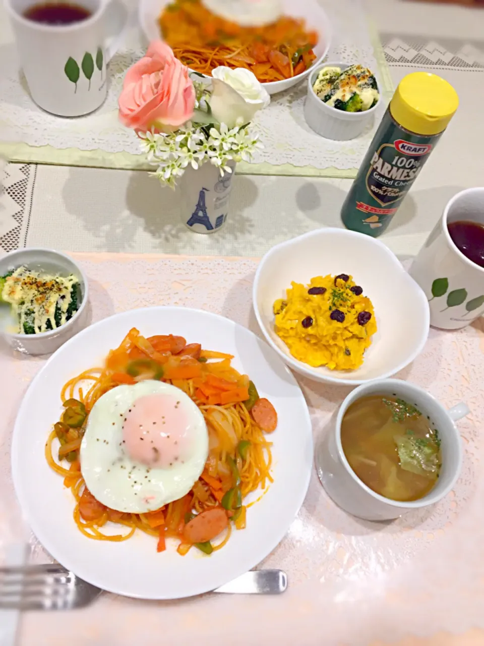 今日の夕ご飯🍴ナポリタン＊ブロッコリーのパン粉焼き＊かぼちゃサラダ＊コンソメスープ|ごまたまごさん