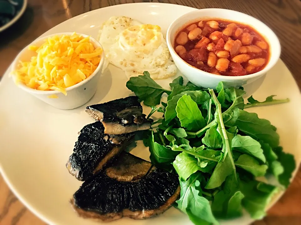 #egg #cheese #beans #rocket #blackmushroom #vegetarian|Sergio Lacuevaさん