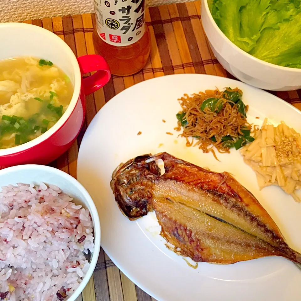 アジの開き ピーマンと雑魚の炒め物 えのきの梅マヨぽんナメタケ 舞茸と卵のスープ コラーゲン入りスーパーフード雑穀ごはん ベジタス|yumyum😋さん