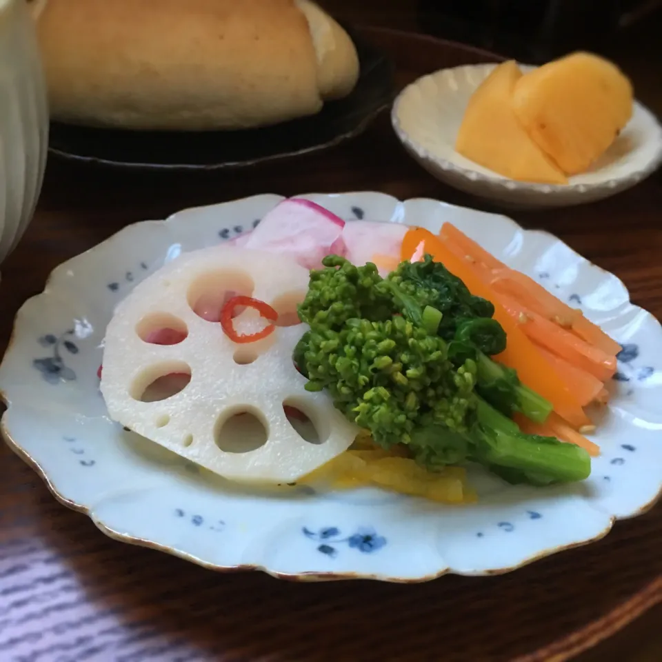 常備薬サラダで朝ごはん🍞|peachさん