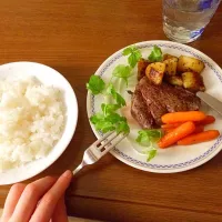 Snapdishの料理写真:ステーキ  ミディアムレア|ばもさん