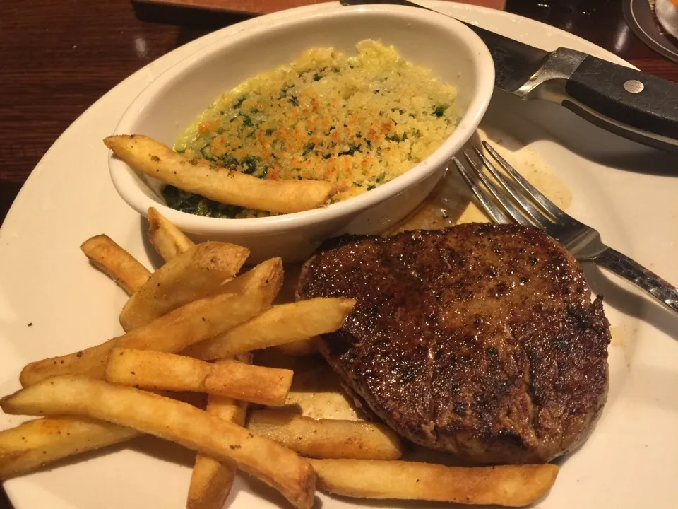 Flos Fillet, Parmesan Crusted Spinach & Seasoned Fries..|Richard Thompsonさん