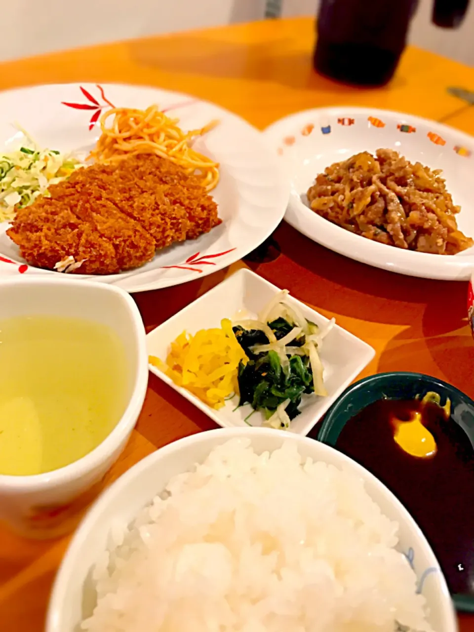 ロース肉のトンカツ  牛肉と玉ねぎのプルコギ風炒めもの  ナポリタン🍝  若芽と玉ねぎほうれん草の甘酢和え  沢庵  キャベツの千切り  お茶🍵|ch＊K*∀o(^^*)♪さん