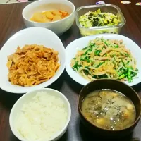 豚のしょうが焼き、にらたま、キャベツとじゃこの胡麻油海苔あえ、大根の煮物、もずくの味噌汁|ユウミさん