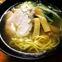 Snapdishの料理写真:お家で塩生ラーメンに手作り鶏ハム|Mayumi Kumazawaさん