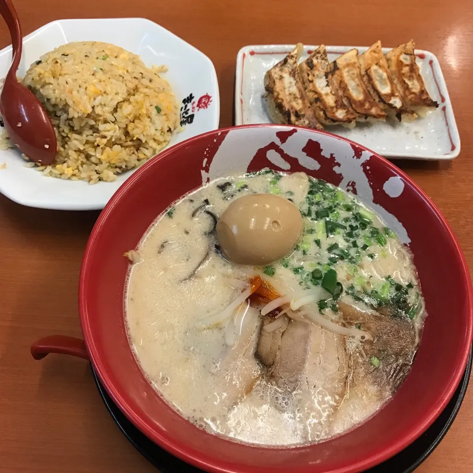 Snapdishの料理写真:#ラーメンまこと屋
SNS投稿で餃子一人前無料|yellowcatさん