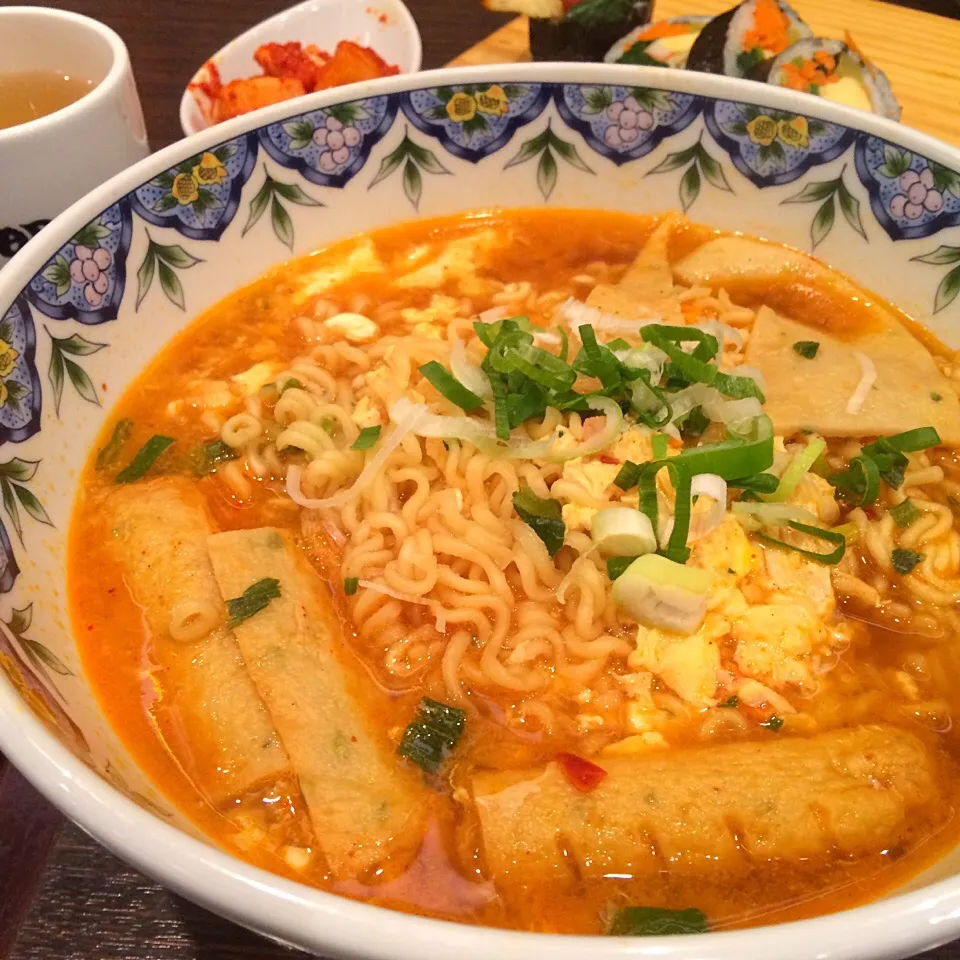 新大久保でラーメンとキンパ|祥子さん