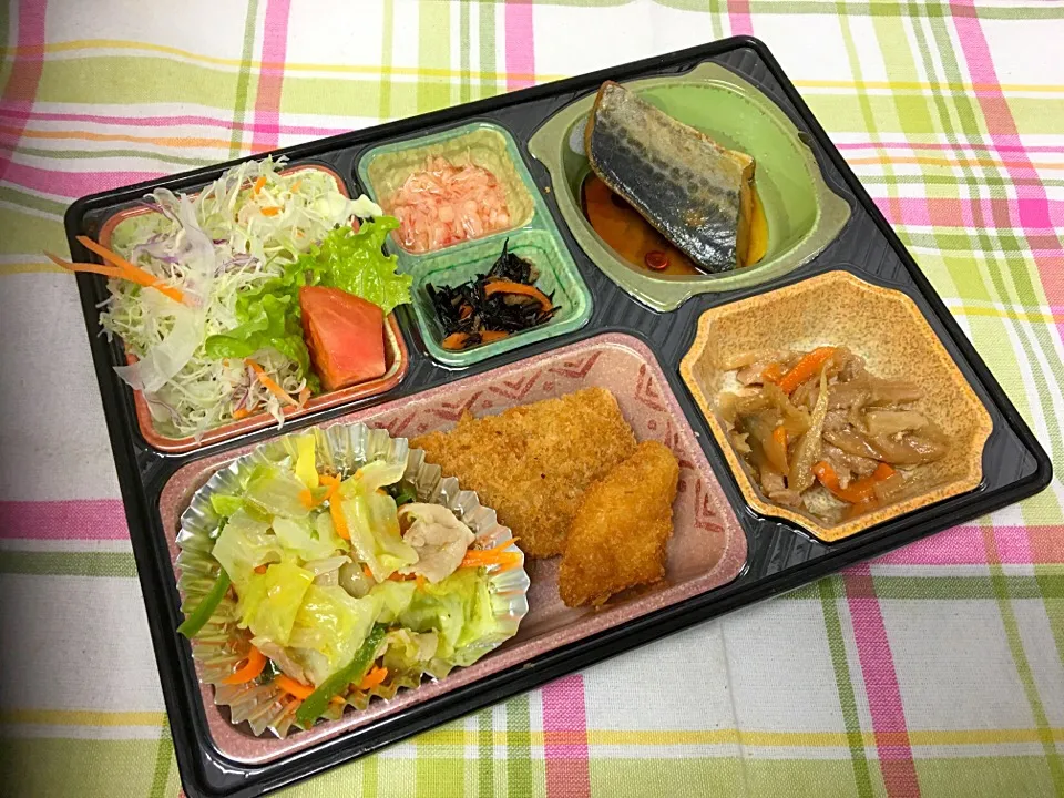 Snapdishの料理写真:お任せメニュー 日替わり弁当 豊川市宅配|Naokazu Kuritaさん