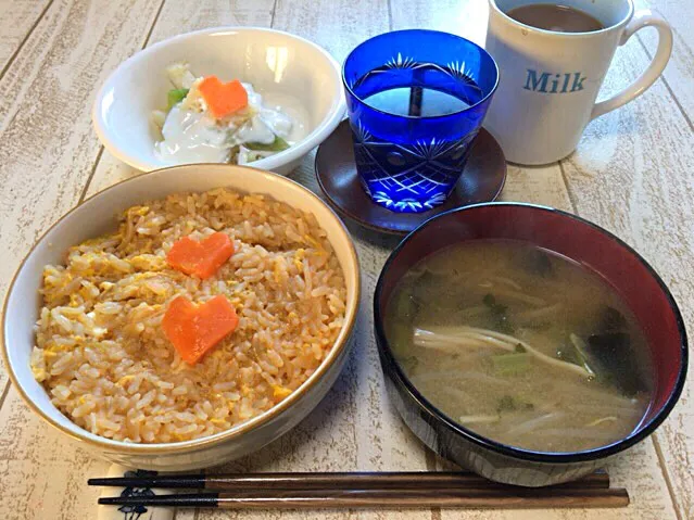 今日の男飯(＞人＜;)朝ごはんバージョン♬
昨日のおじやの残りand大根の葉とモヤシとエノキとワカメの味噌汁andピクルスヨーグルト♬|ひーちゃんさん