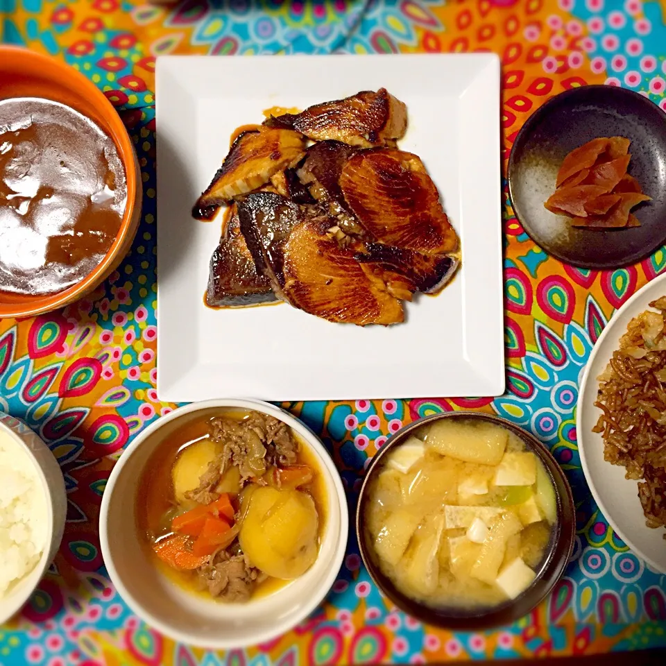 2016.12.17夕食🐟ブリ照りと肉じゃがだけの筈がカレー（Lee20倍）とソバ飯追加！！！|カナ☆デップさん