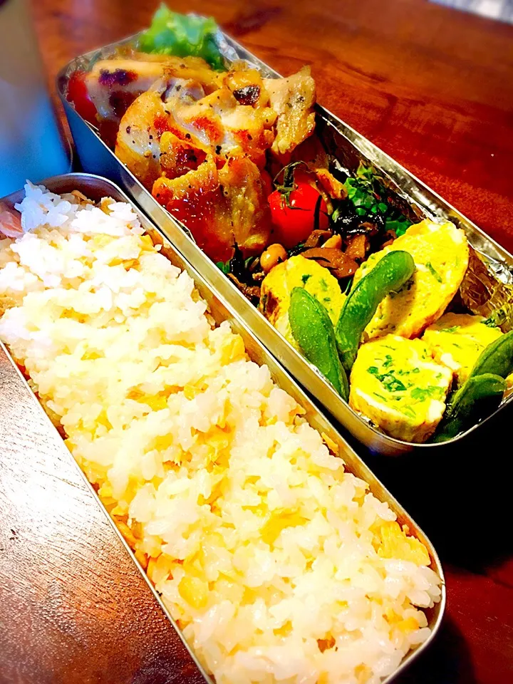 息子弁当
鶏もも肉のバジルレモン焼き
だし巻き卵
ひじき煮
プチトマト
枝豆
焼き鮭混ぜご飯|nachiさん