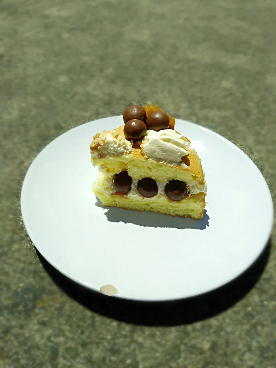 Caramel and Cream Sponge Cake with Mallteser Decoration|Maria Mousazadehさん