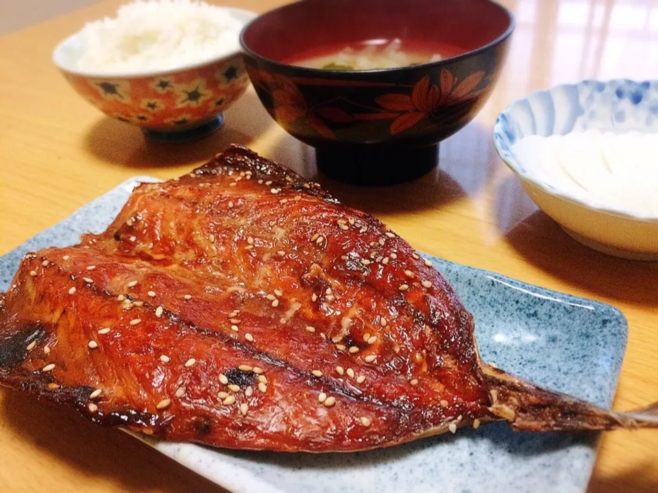 質素飯 飾らない朝ごはん サバのみりん干し 自家製たくあん 生わかめと大根の味噌汁 🍚|ガク魁‼︎男飯さん