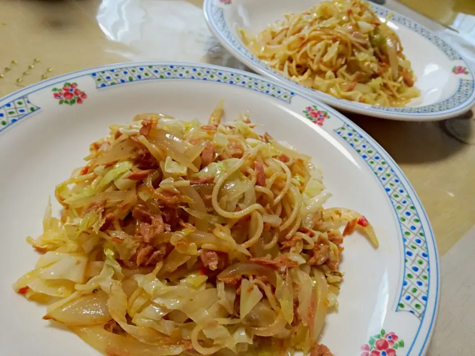 Chili ツナ缶とキャベツ、玉ねぎでスパゲティ🍝|korinoさん