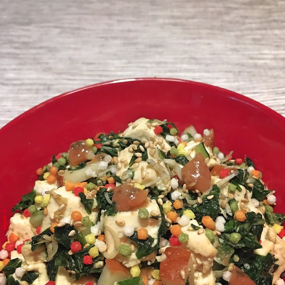 Tomokoちゃんの料理 かぶの茎と葉と豆腐のにんにくジャコ梅炒め 【Stir-fried Turnip leaves and TOFU with Garlic, Young Sardines and Plum Paste】|izoomさん