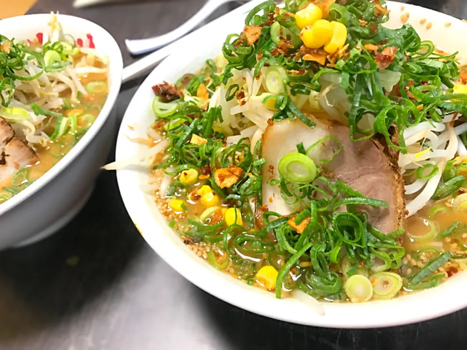 醤油とんこつラーメン大盛り、味噌とんこつラーメン大盛り|あきらさん