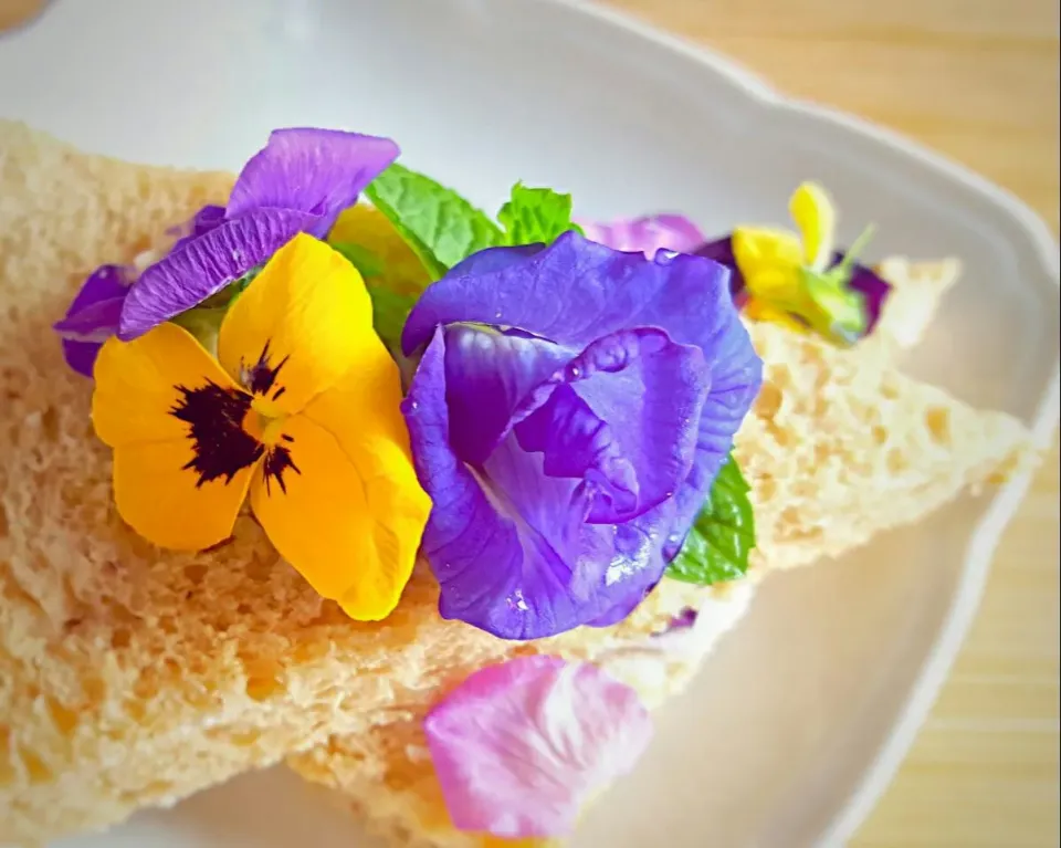 edible flower sandwiches for tea|Chua Jeanさん