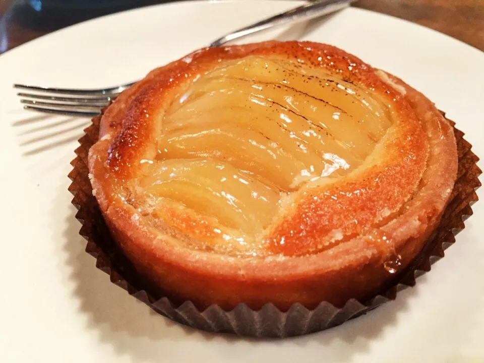 Pear almond tart from Artisan Boulangerie Co|coxiella24さん