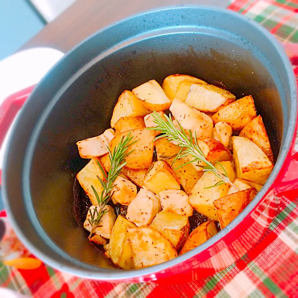 鶏胸肉とローストポテト🍳ローズマリー風味🌿|🍎ゆかりんご🍎さん