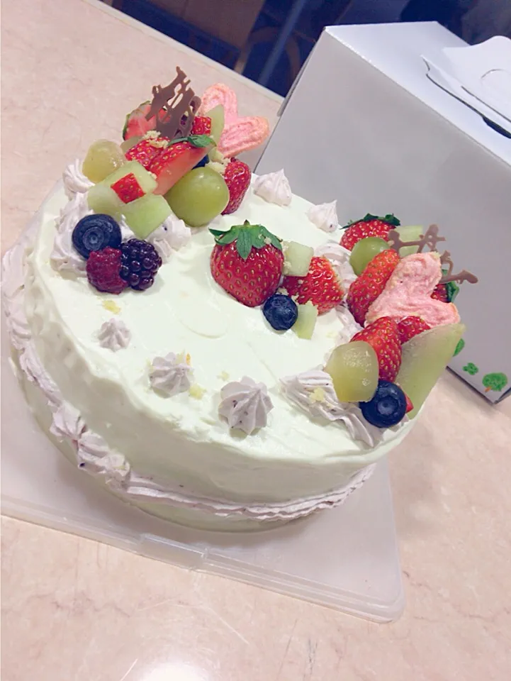 デコレーションケーキ
#ケーキ#クリスマスケーキ #デコレーションケーキ #お祝いケーキ|なの・*:..｡o♬*ﾟさん