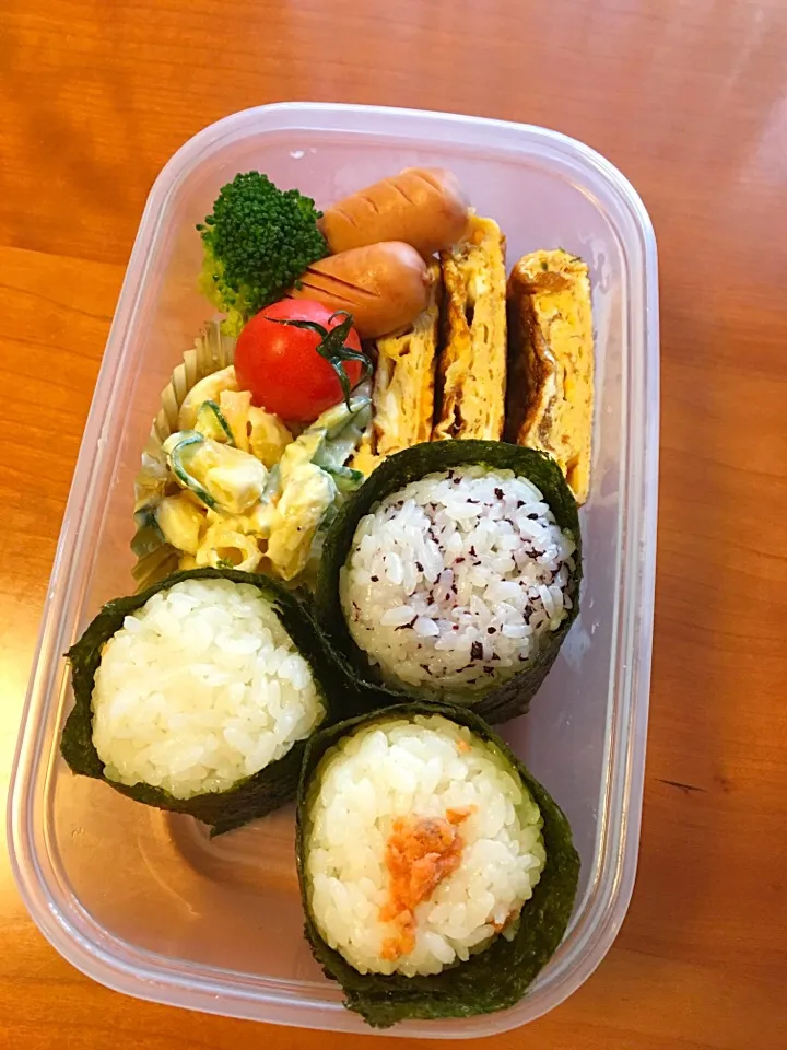 Snapdishの料理写真:12月19日  お嬢 おにぎり弁当🍙|みゆさん