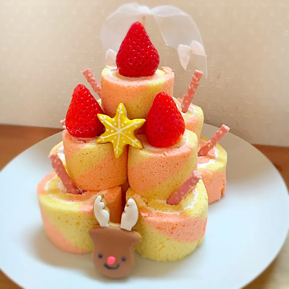 いちごのロールケーキタワー🌟クリスマス|ぴぃさん