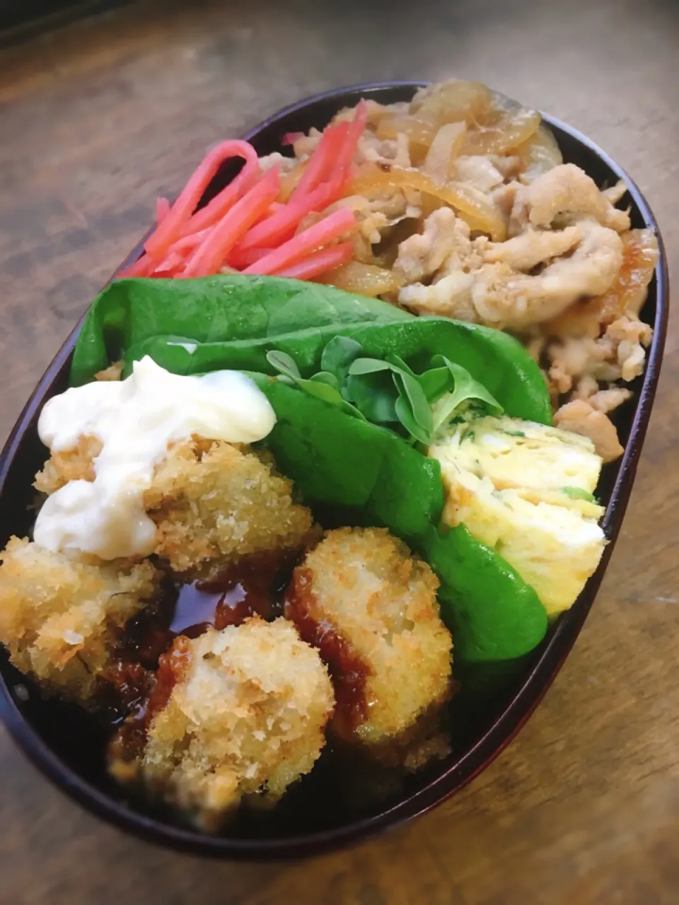 今日のお弁当
・生姜焼き
・カキフライ
・だし巻き卵|akiさん