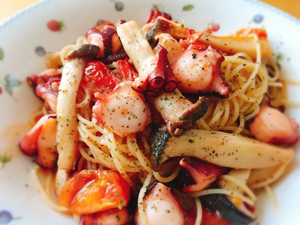 タコとトマトのペペロンチーノ🍝|なっち〜さん