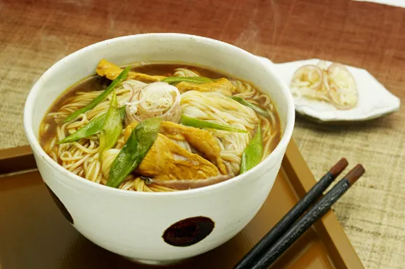 鶏肉のカレーにゅうめん|いいだし、いい鰹節。ヤマキさん