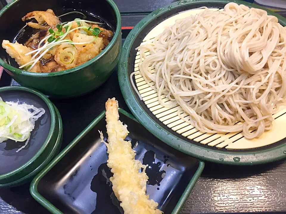 Snapdishの料理写真:つけ牡蠣と蓮根のかきあげせいろ大盛、海老天トッピング|buhizouさん