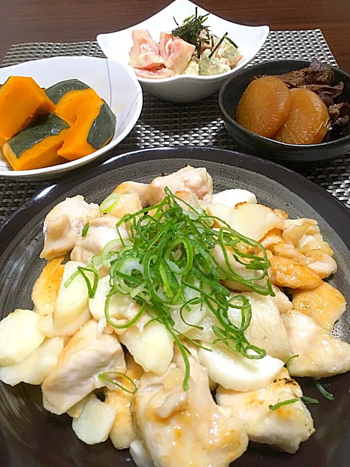 鶏胸肉と山芋の塩炒め
カボチャの煮物
トマトとアボカドの和風サラダ
大根と牛スジの煮込み（昨日の残り）|みっきーさん